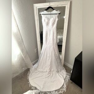 Elegant White Lace Wedding Dress